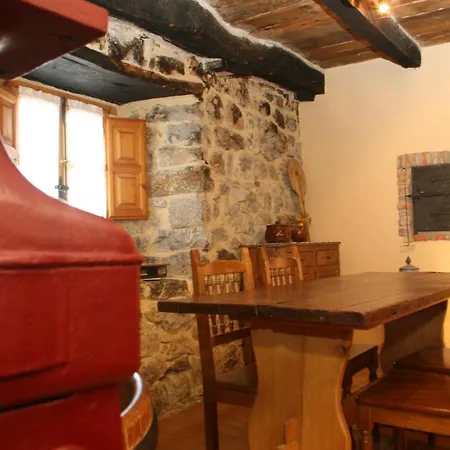 Privatunterkunft Casa Susaron Puebla de Lillo