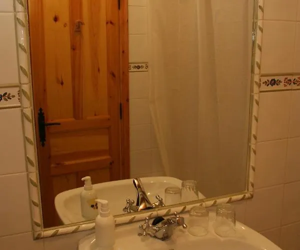 Casa Susaron Homestay *